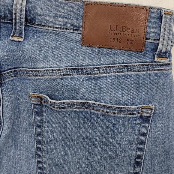 L.L. Bean Blue 36x30 Standard Fit Men’s Jeans with Coolmax - Picture 4 of 5